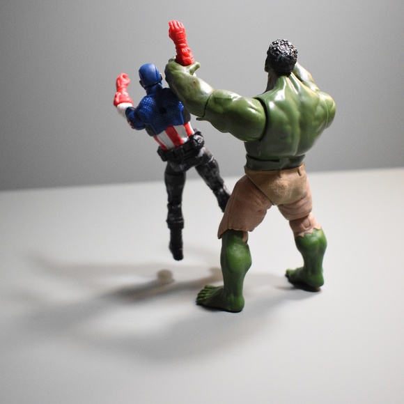 2011 hasbro Hulk And Captain America - Picture 4 of 6